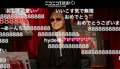 「HYDE CHANNEL」
記念すべき初回生放送を実施
アルバム制作の裏話からプライベートまで大公開
YOSHIKIからのサプライズビデオメッセージも