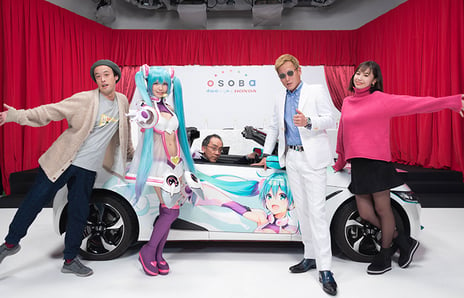 ドワンゴ×Honda共同プロジェクト
矢吹健太朗が描く初音ミクのコラボカー完成！えなこのコスプレ姿も初披露