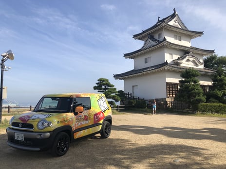 香川県丸亀市でニコニコ町会議を開催
～アニメ・サザエさんの磯野波平役などで知られる声優・茶風林も出演～