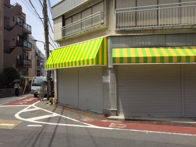 店舗正面固定テント